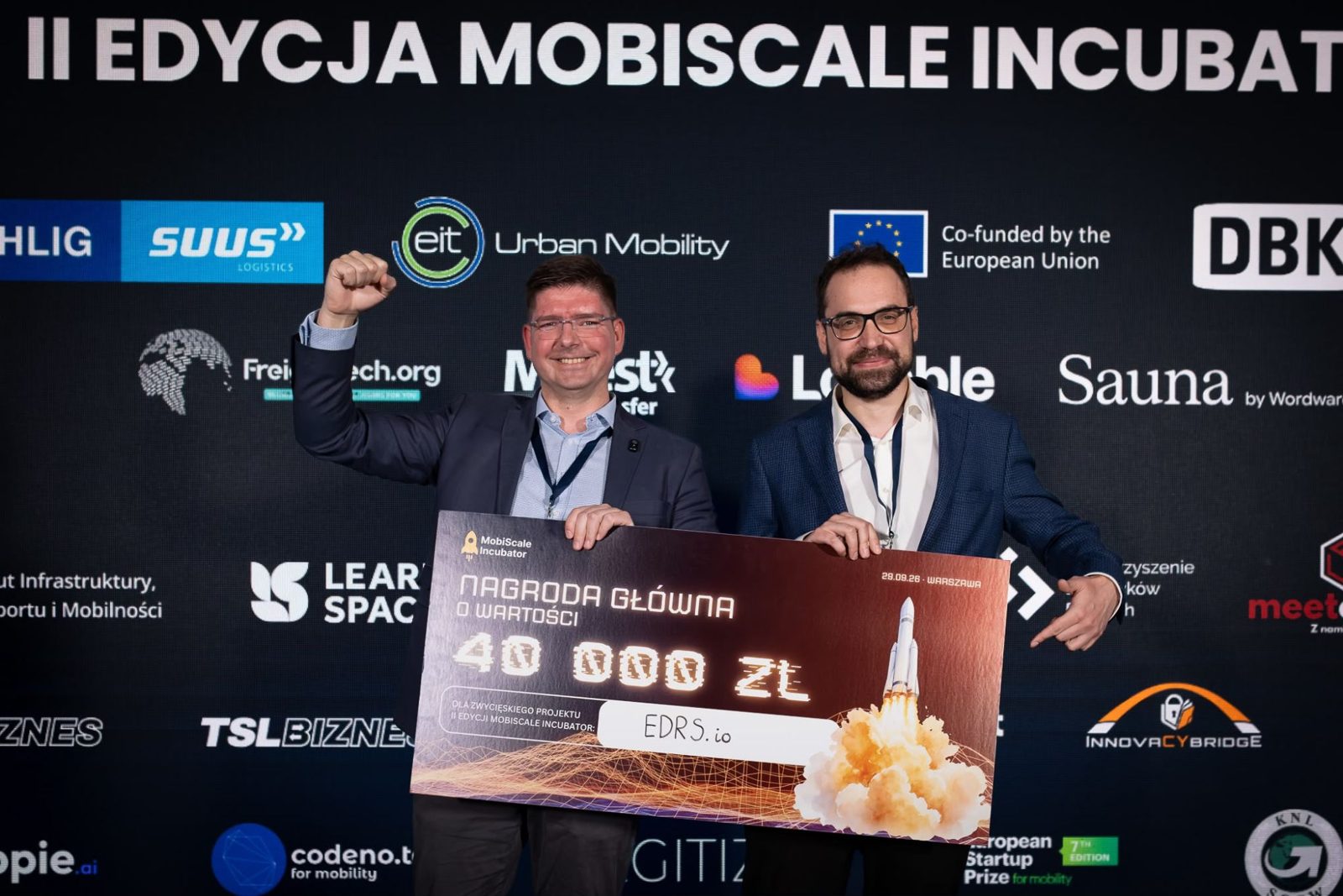 Zespół edrs.io z czekiem nagrody głównej 40 000 zł, II edycja MobiScale Incubator, Warszawa 29.09.2026